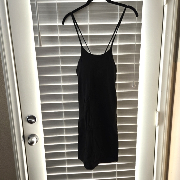 Halara everyday 2 piece backless activity dress & shorts perfection black Medium - Picture 2 of 9